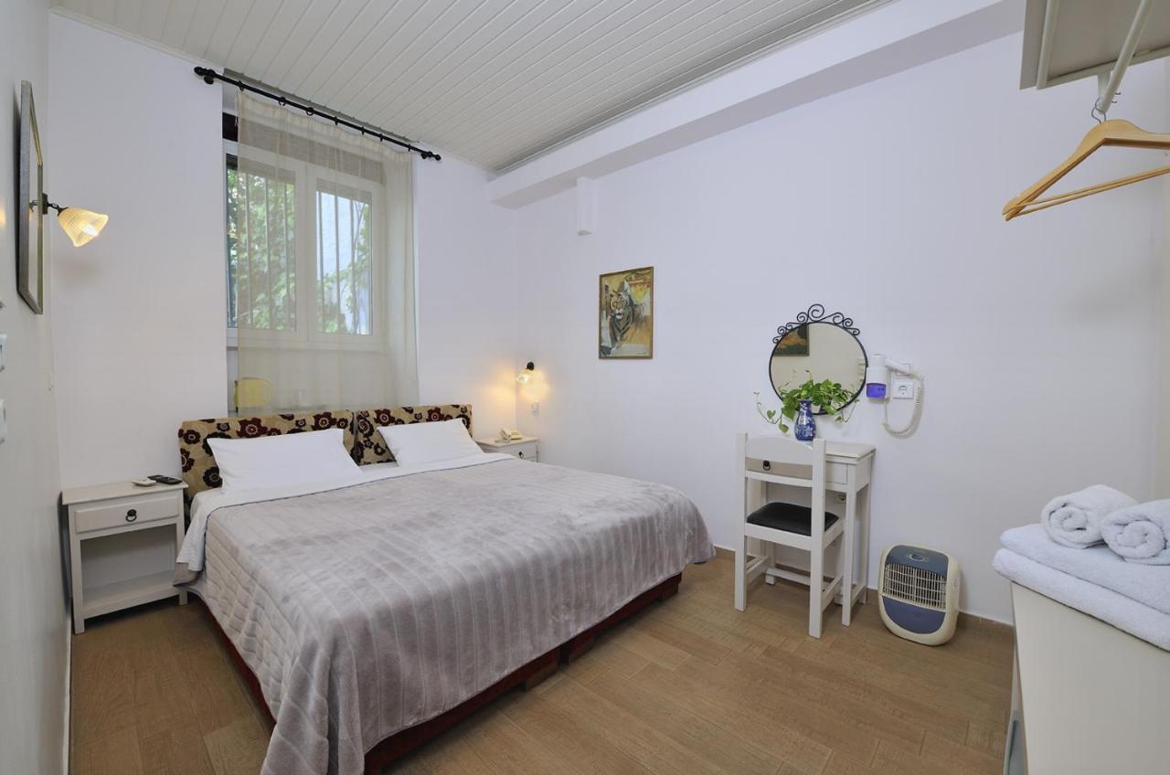 Dryades & Orion Hotel Athena Bagian luar foto